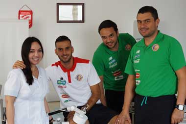 Сборная по футболу Коста-Рики в клинике «Центр лазерной медицины»
